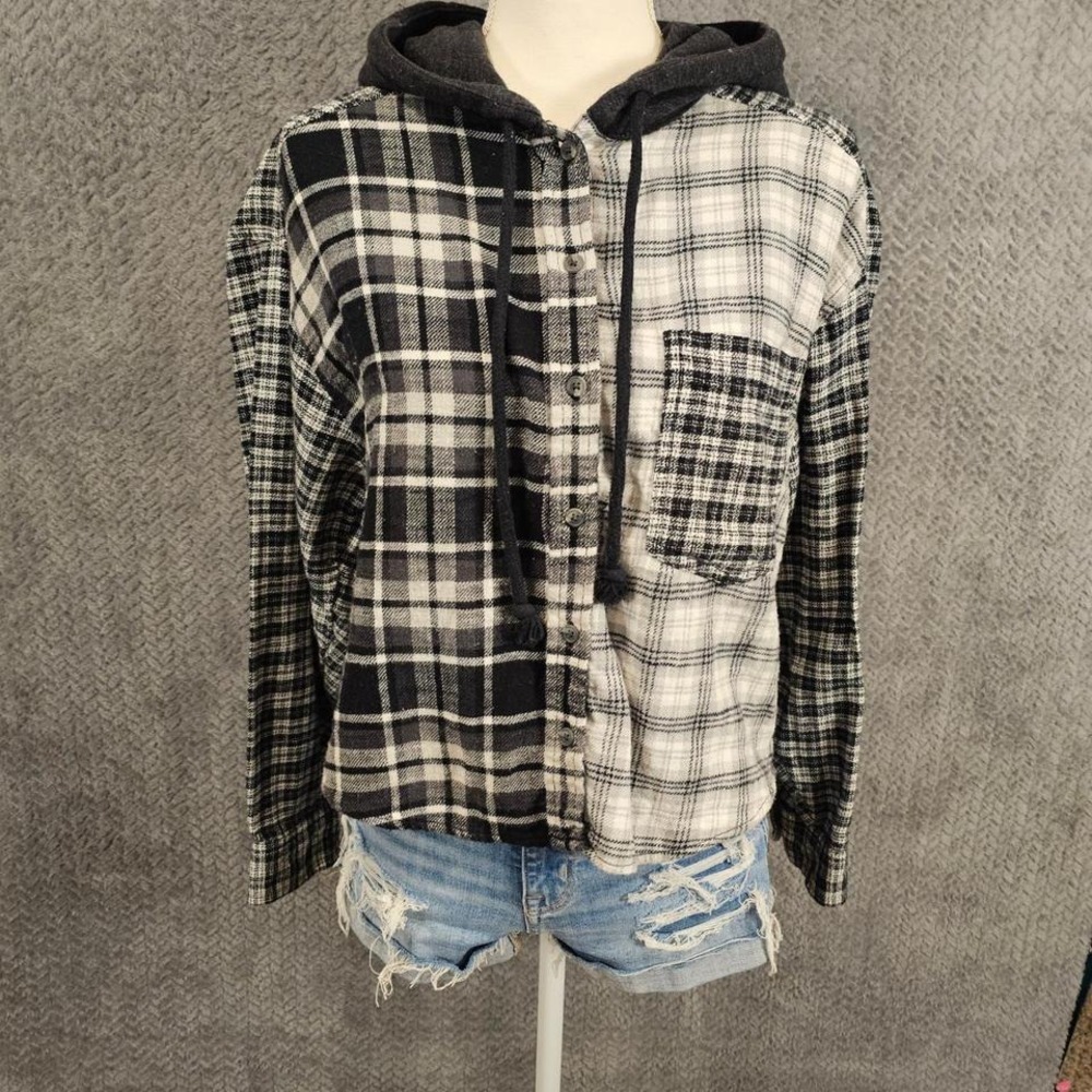 American Eagle Womens Plaid Hooded Flannel Shirt Black White Cropped Medium Y2K